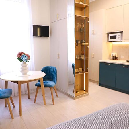 Modern Apartment, 3Mins To Opera Львов Экстерьер фото