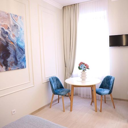 Modern Apartment, 3Mins To Opera Львов Экстерьер фото